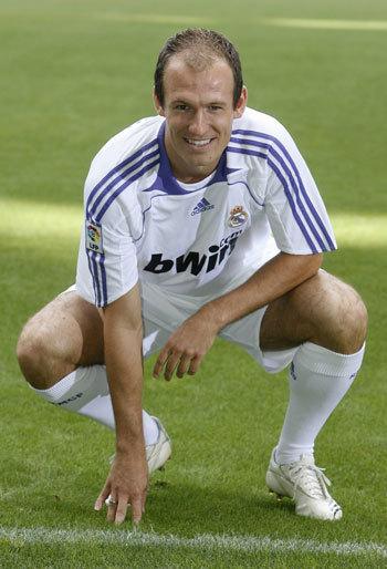 23岁罗本3500万欧元转会皇马，开启西甲生涯