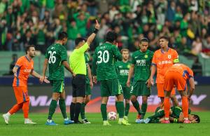 bob半岛体育平台-鲁媒：泽卡直红显得有些过了，泰山队需吸取任性铲球的教训