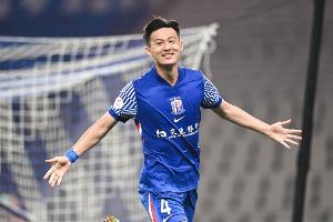 bob半岛体育平台-媒体人：申花想度过锋线伤病带来的考验，可在开场让蒋圣龙顶上去