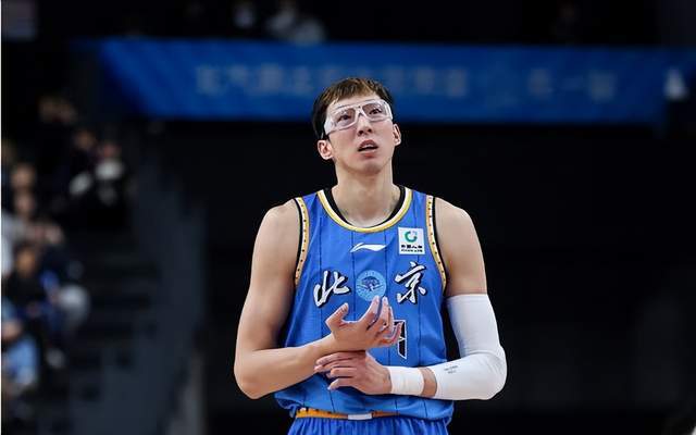 bob半岛体育平台-许利民与周琦的矛盾才是北京首钢最大问题，俱乐部或等待李楠复出