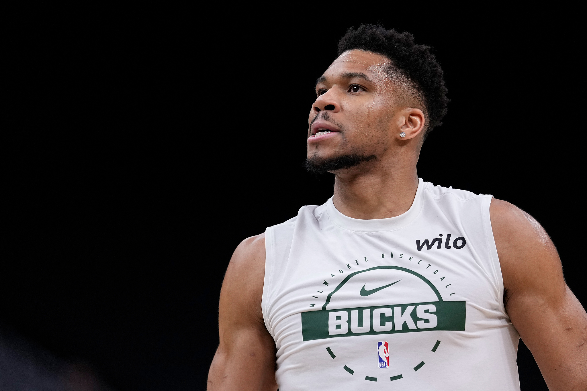 bob半岛体育-计划有变！雄鹿通知各队他们将留下字母哥